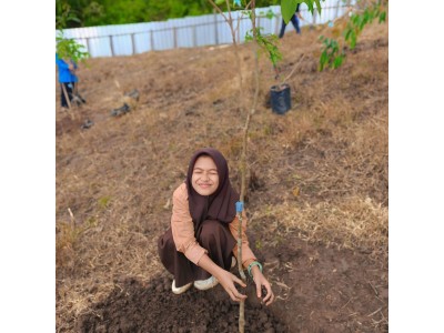 Penanaman Bibit Pohon Produktif