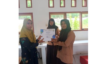 Kegiatan Pembagian Rapor di SMA Negeri 1 Ropang 